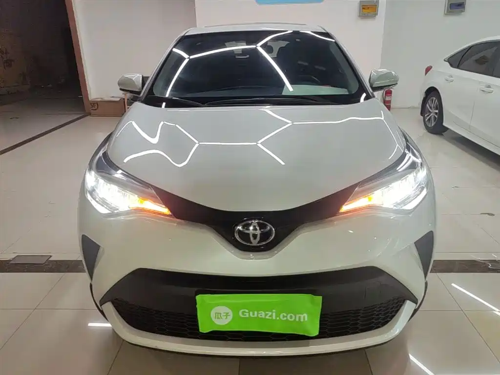 Toyota C-HR 2023 Model 2.0L Comfort Edition фото 3