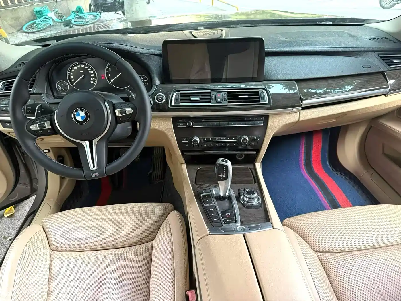 BMW 7 Series 2011 750Li xDrive фото 4