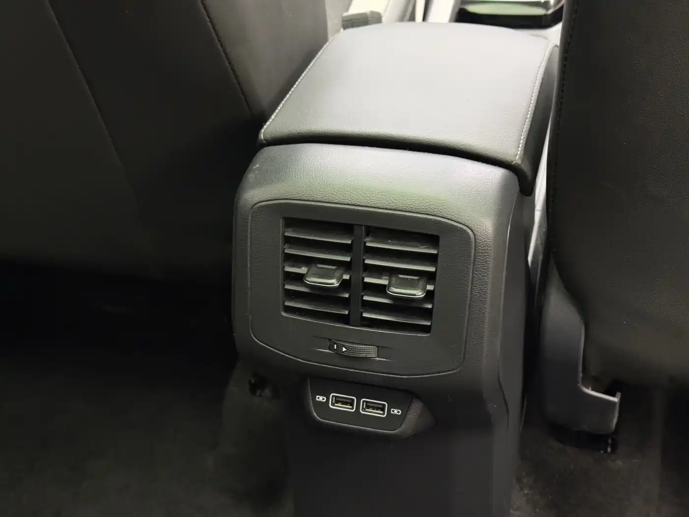 Volkswagen Tanying 2021 1.5L Automatic Smart Connect Edition фото 16