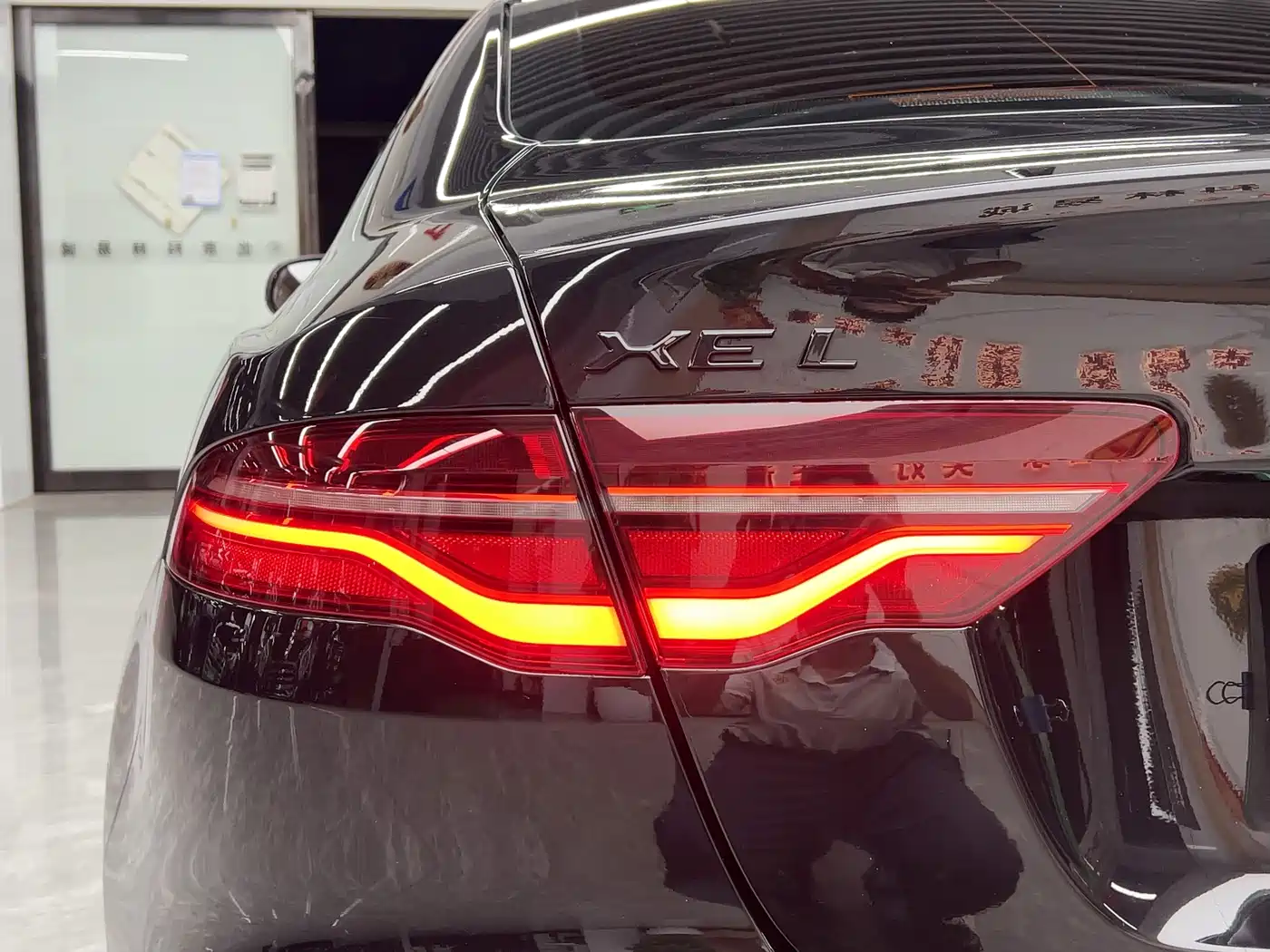 Photo 10 - Jaguar XEL