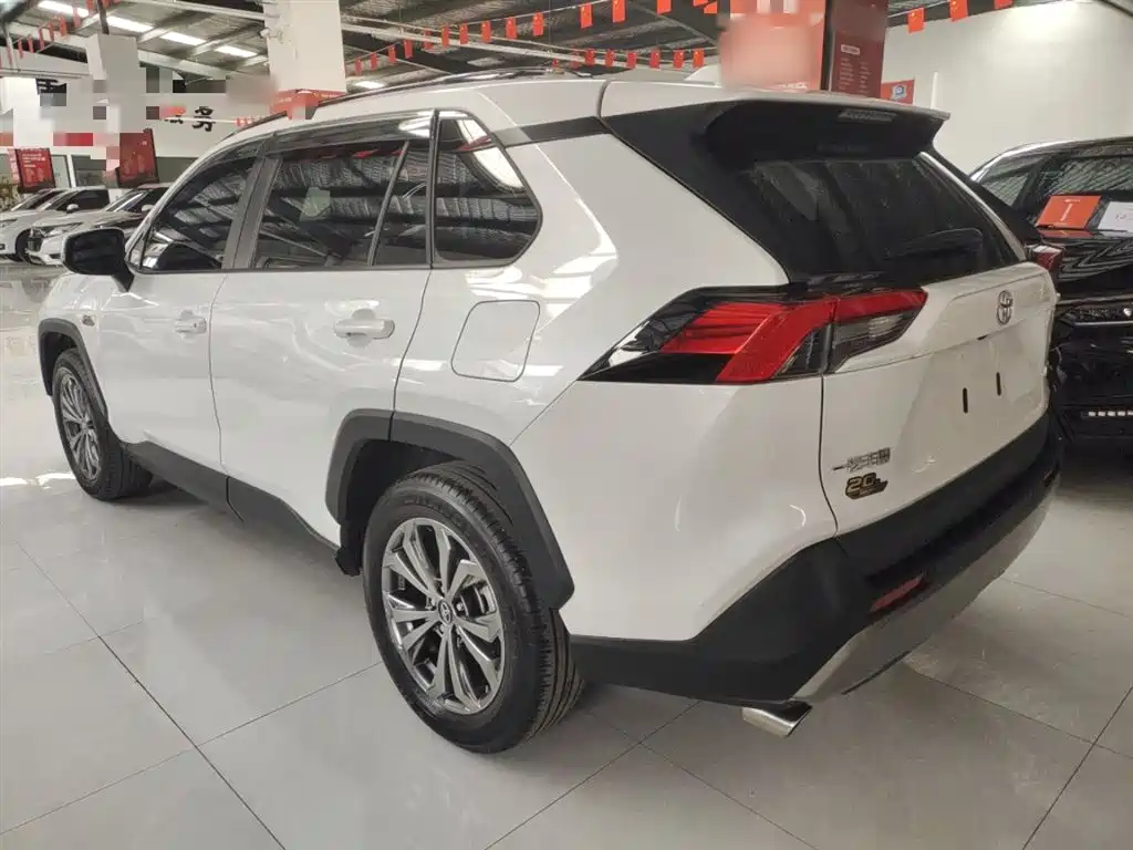 Toyota RAV4 Rongfang 2023 2.0L CVT 2WD 20th Anniversary Platinum Edition фото 5
