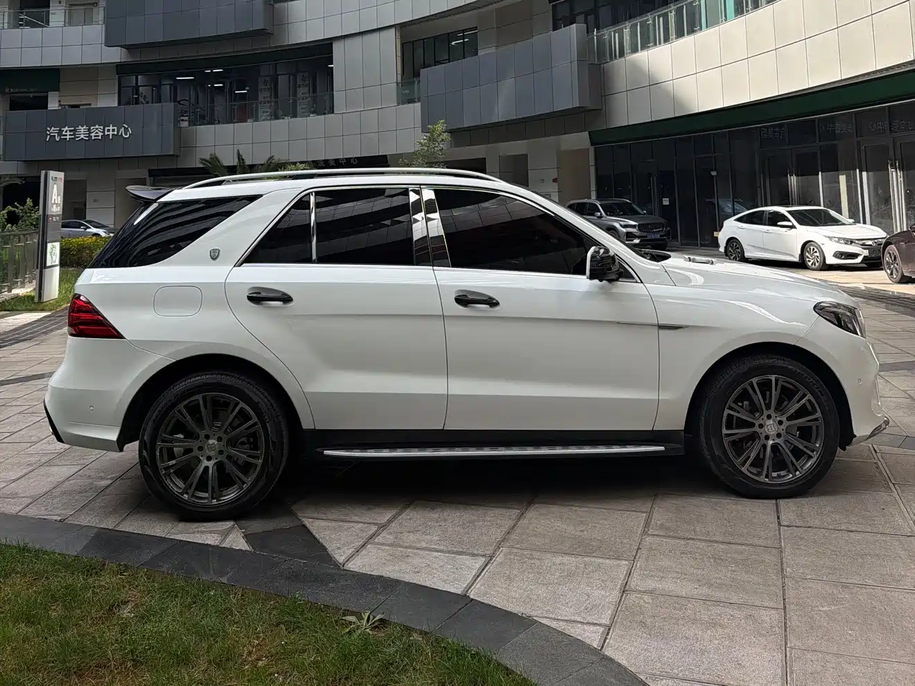 Mercedes-Benz GLE 2017 GLE 320 4MATIC Luxury фото 3