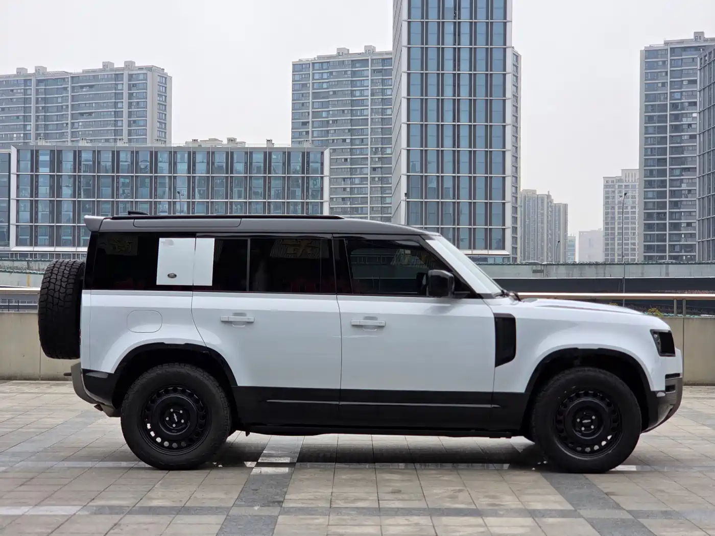 Land Rover Defender 2023 Facelift 110 3.0T P400 X-DYNAMIC HSE фото 4