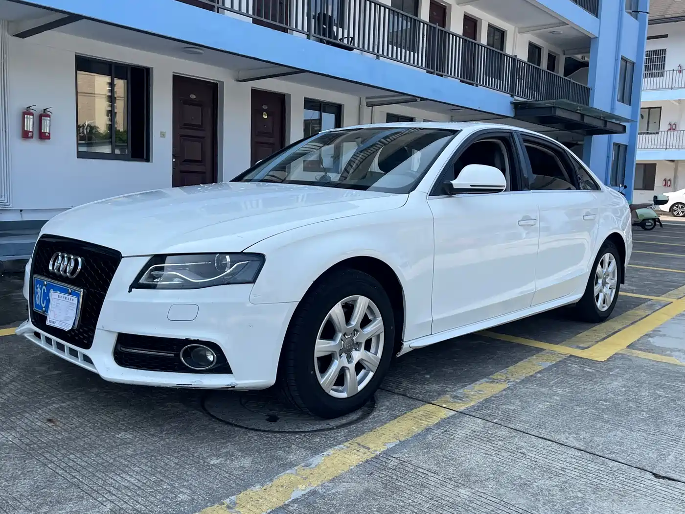 صورة 1 - Audi A4L