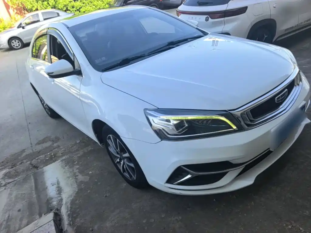 Фото 4 - Geely Emgrand