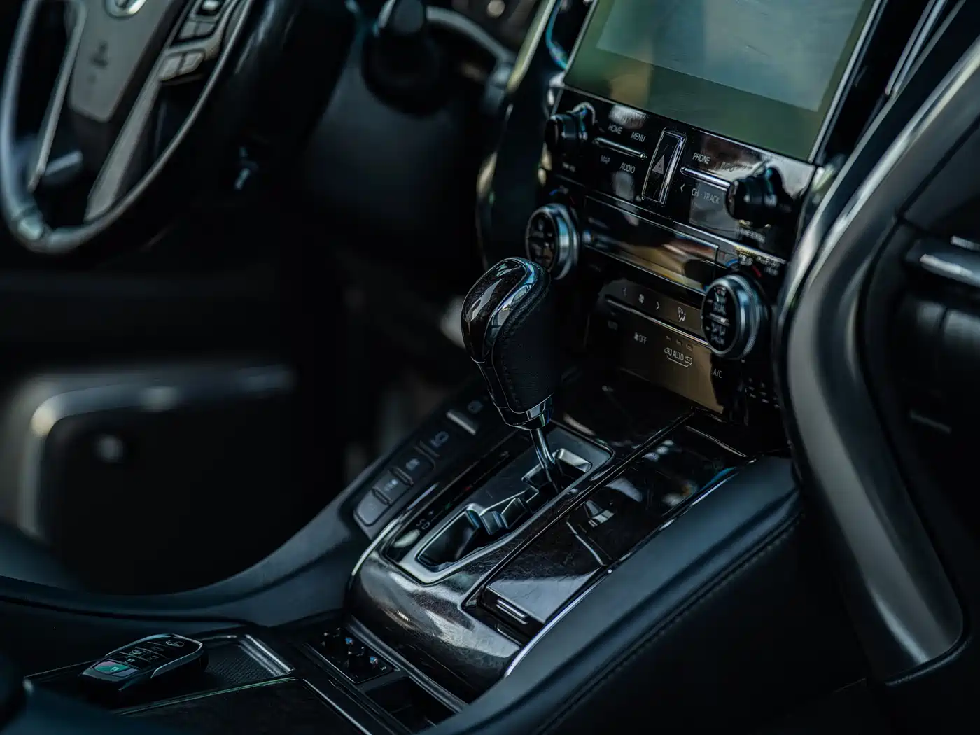 Toyota Vellfire 2020 Twin Engine 2.5L HV Premium Edition фото 14