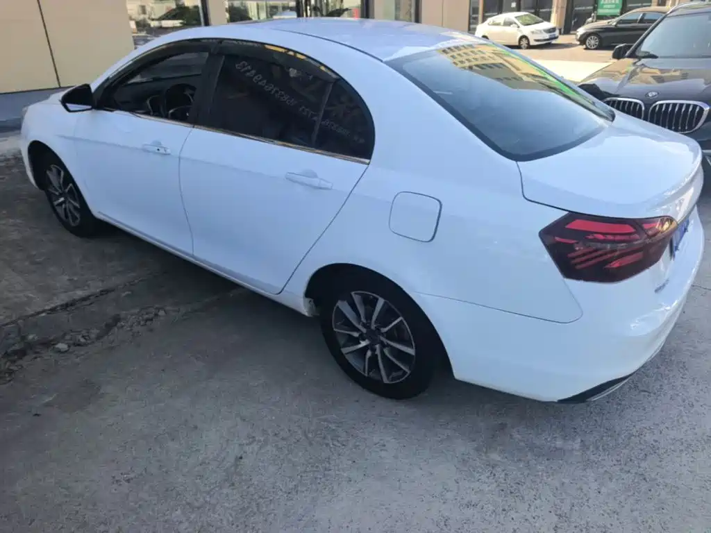 Фото 5 - Geely Emgrand