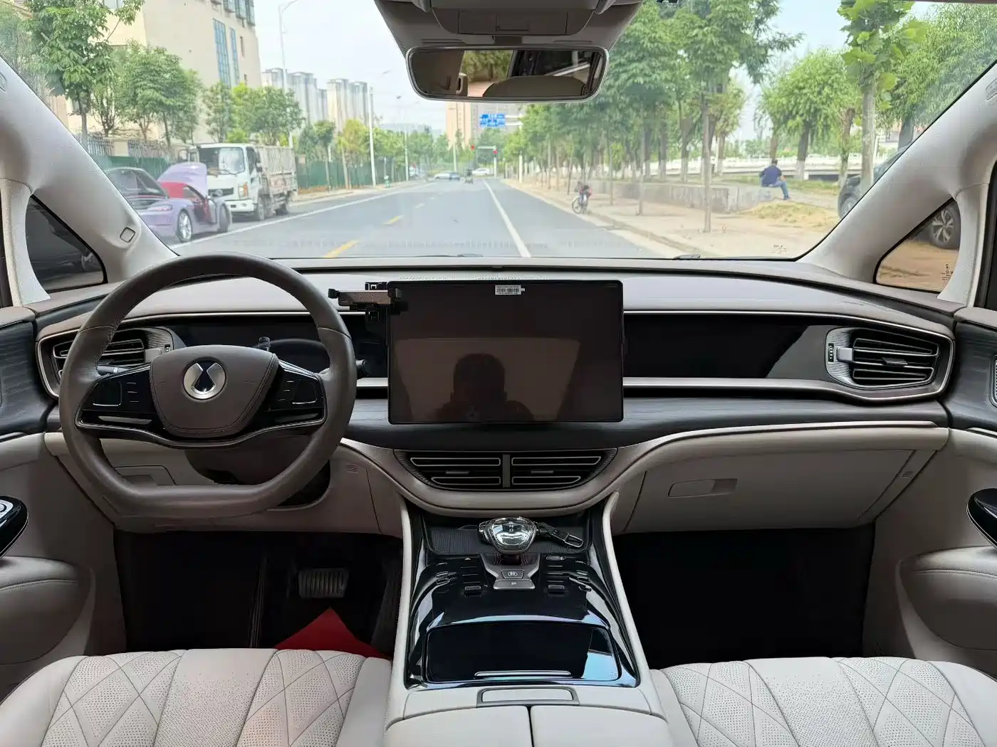 Denza D9 2022 DM-i 970 AWD Flagship фото 6