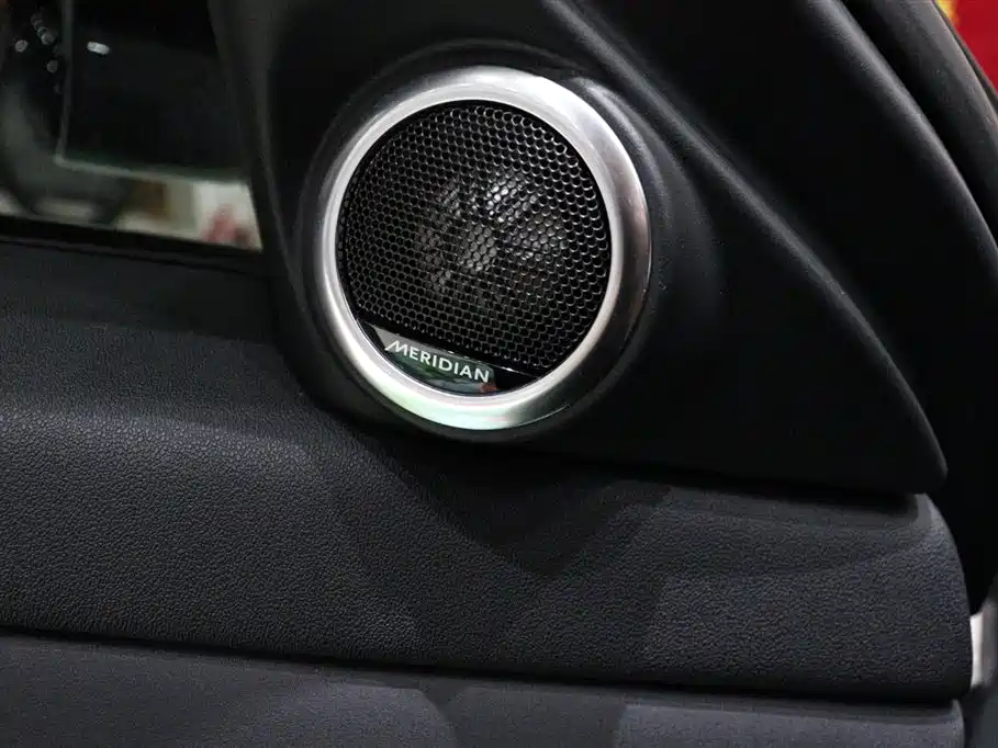 Land Rover Range Rover Evoque 2022 Range Rover Evoque L 249PS R-Dynamic Corinthian Bronze Special Edition фото 21