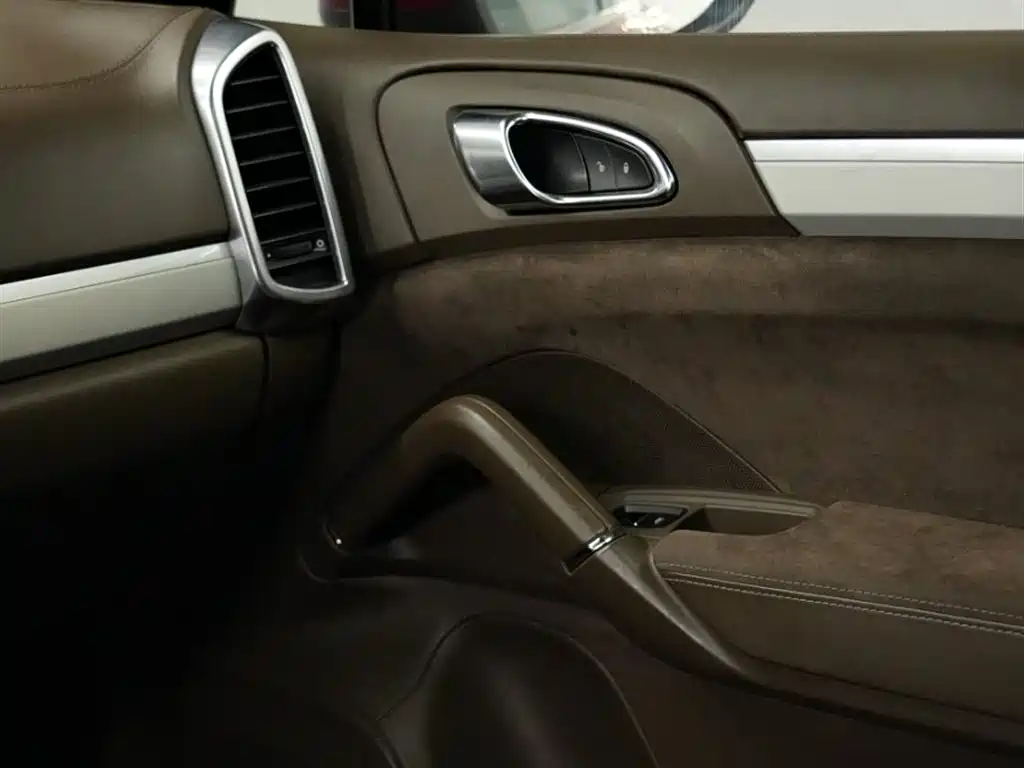 Porsche Cayenne 2012 Cayenne GTS 4.8L фото 15