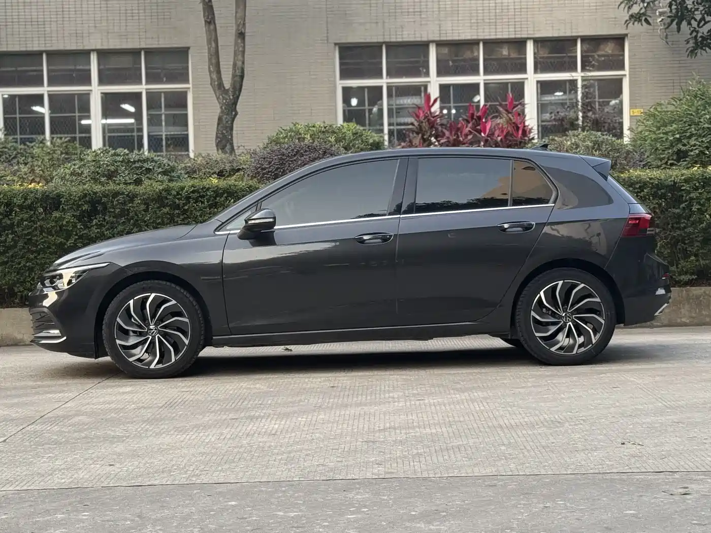 Volkswagen Golf 2021 280TSI DSG 30th Anniversary Edition фото 3