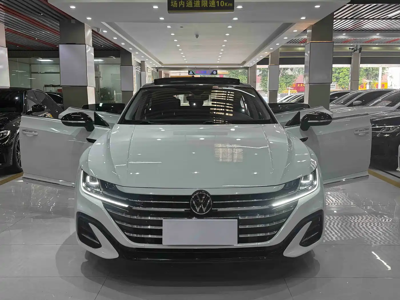 Volkswagen FAW-Volkswagen CC 2023 380TSI Eye-catching Edition фото 8
