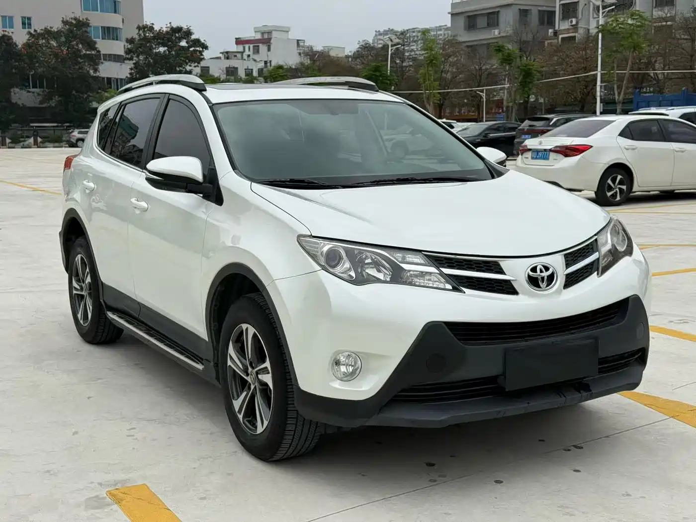 Toyota RAV4 Rongfang 2015 2.0L CVT 2WD Trend Edition фото 3