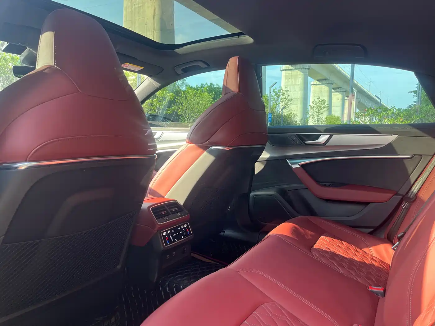 Audi A7L 2024 45 TFSI quattro S-line Black Warrior Edition фото 6