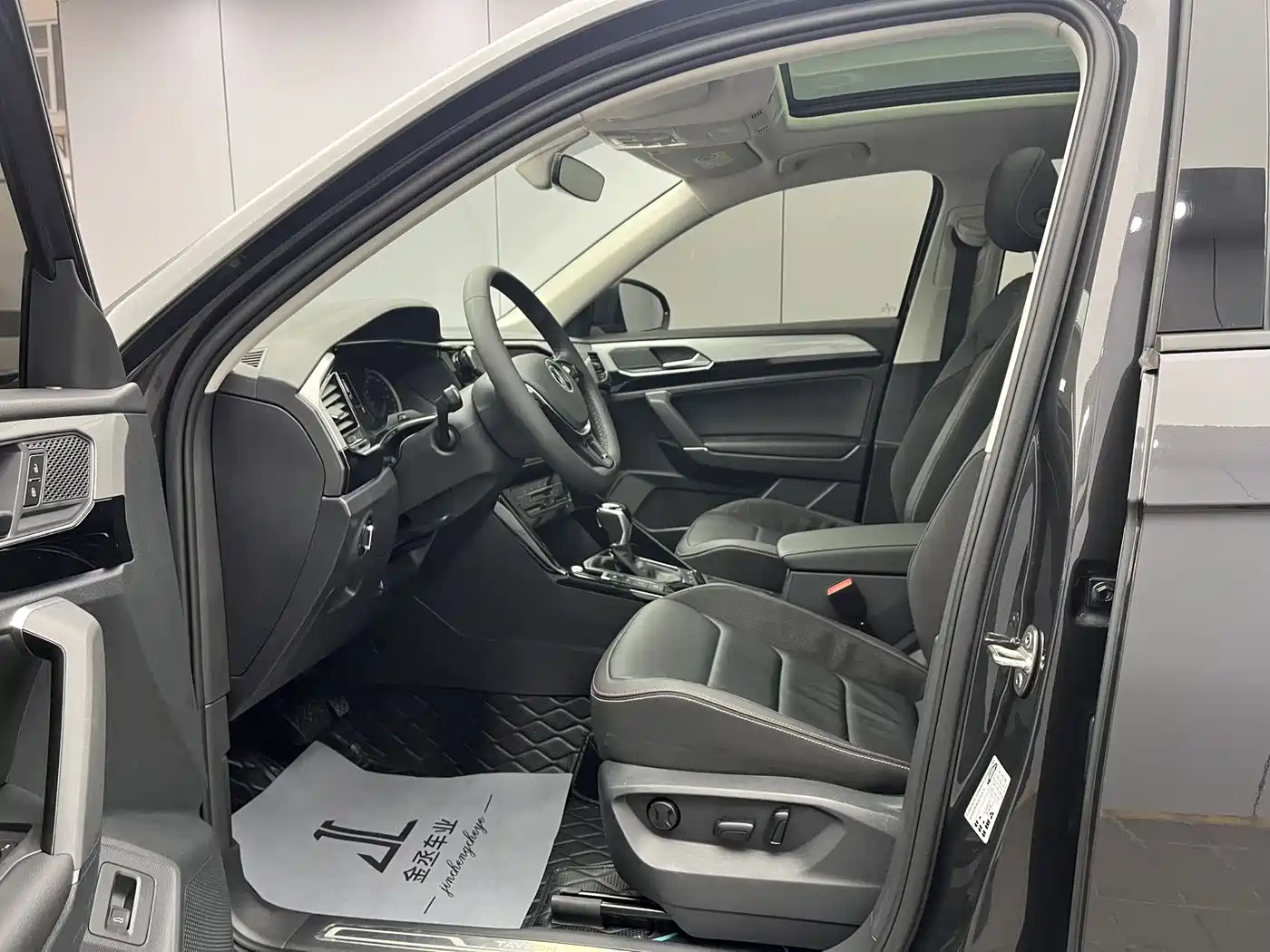 Volkswagen Tayron 2022 280TSI 2WD Luxury Smart Connect Edition фото 7