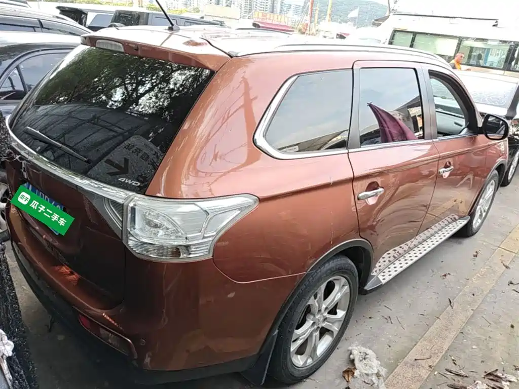 Mitsubishi Outlander (Import) 2014 2.4L 4WD Luxury Value Edition 5-seater фото 7