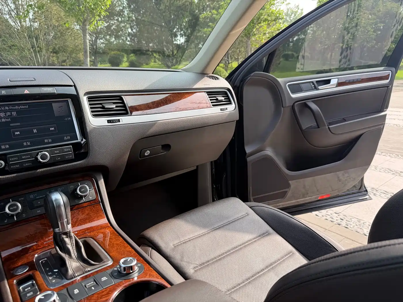 Volkswagen Touareg 2011 3.0TSI Premium фото 17