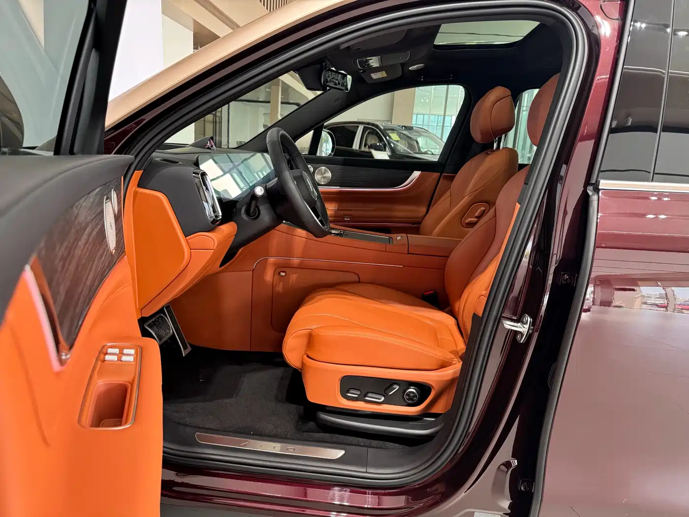 AITO Wenjie AITO M9 2025 Extended Range Ultra 52kWh 6-Seater фото 9
