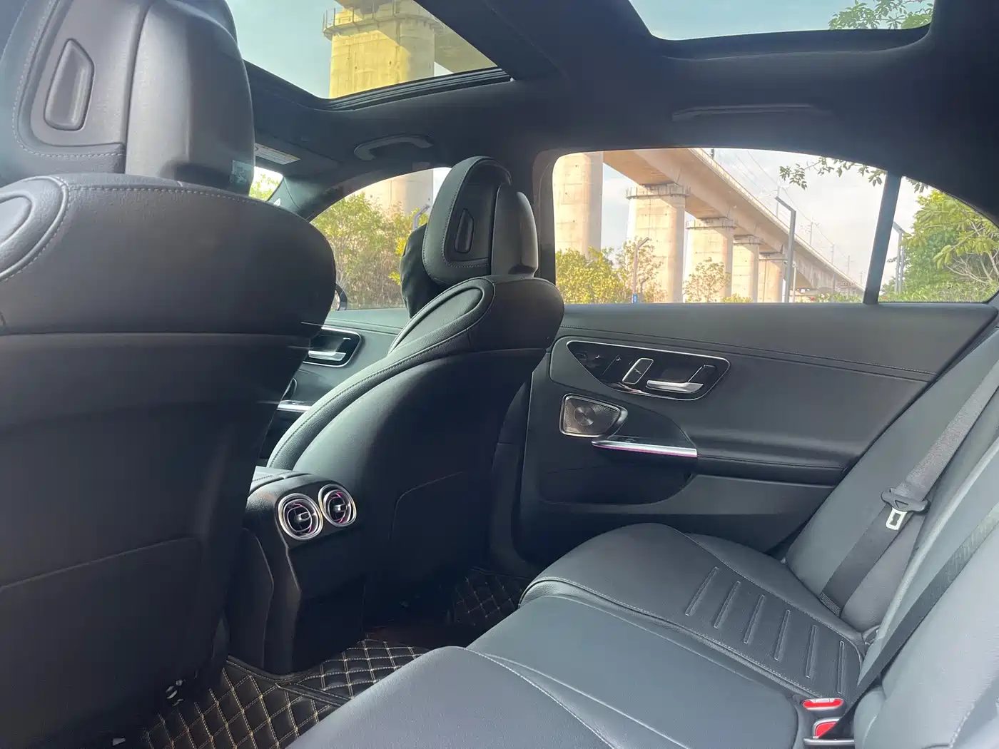 Mercedes-Benz C-Class 2023 C 260 L Night Edition Sport фото 6