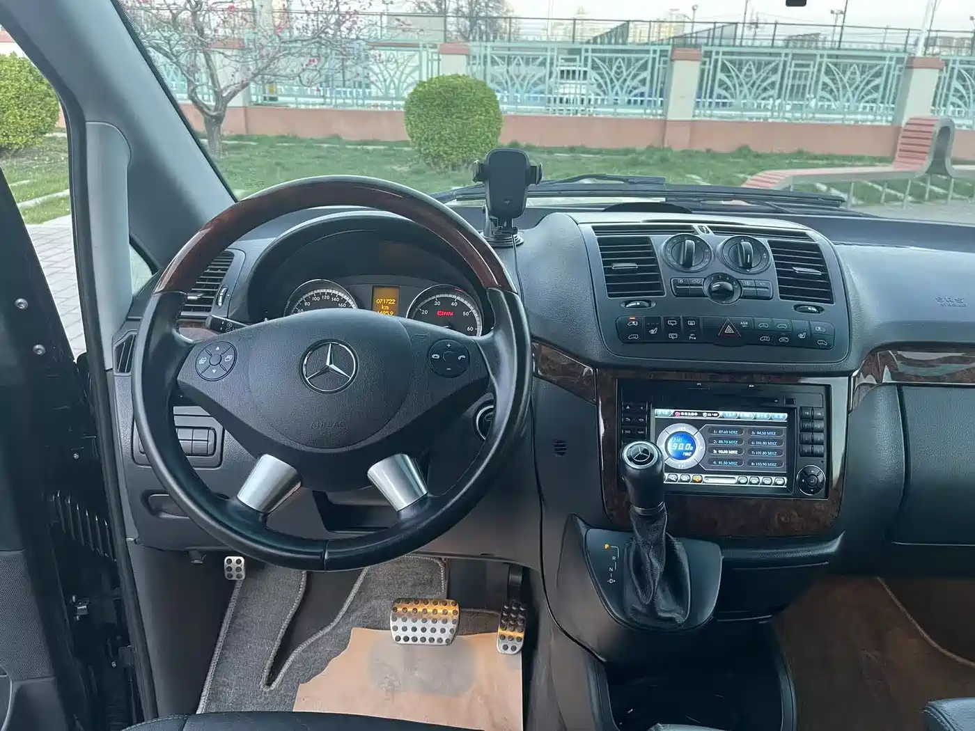 Mercedes-Benz Viano (Import) 2011 3.5L 125th Anniversary Edition 7-Seater фото 20