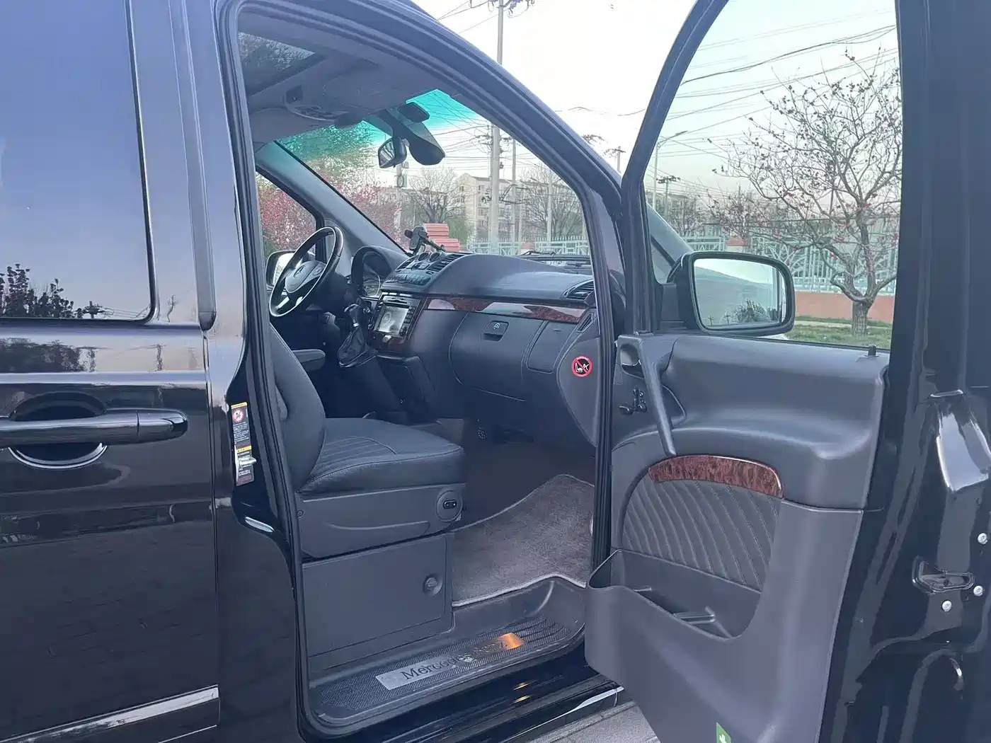 Mercedes-Benz Viano (Import) 2011 3.5L 125th Anniversary Edition 7-Seater фото 13