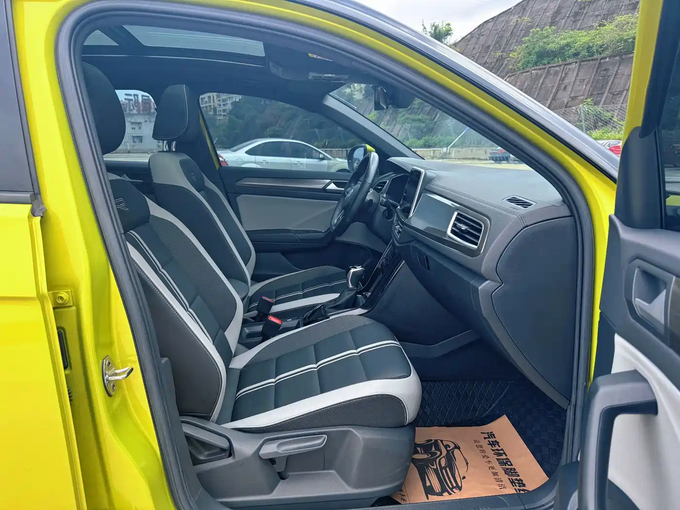 Volkswagen T-ROC 2023 300TSI DSG 2WD Starlight Edition фото 13