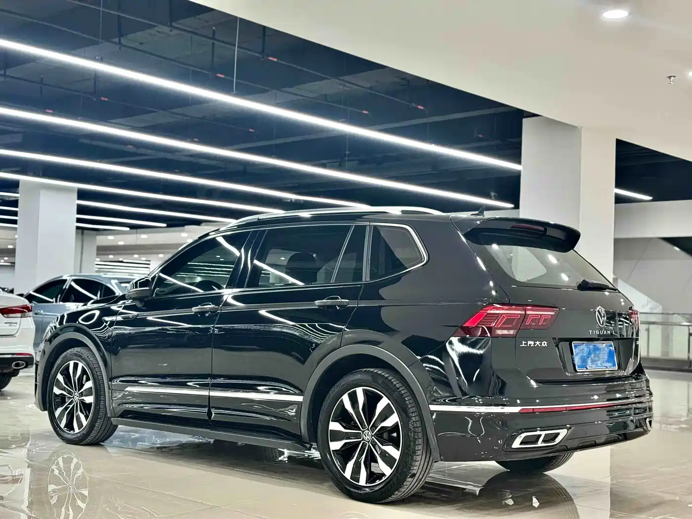 Volkswagen Tiguan L 2022 330TSI Auto 2WD R-Line Premium Edition фото 8