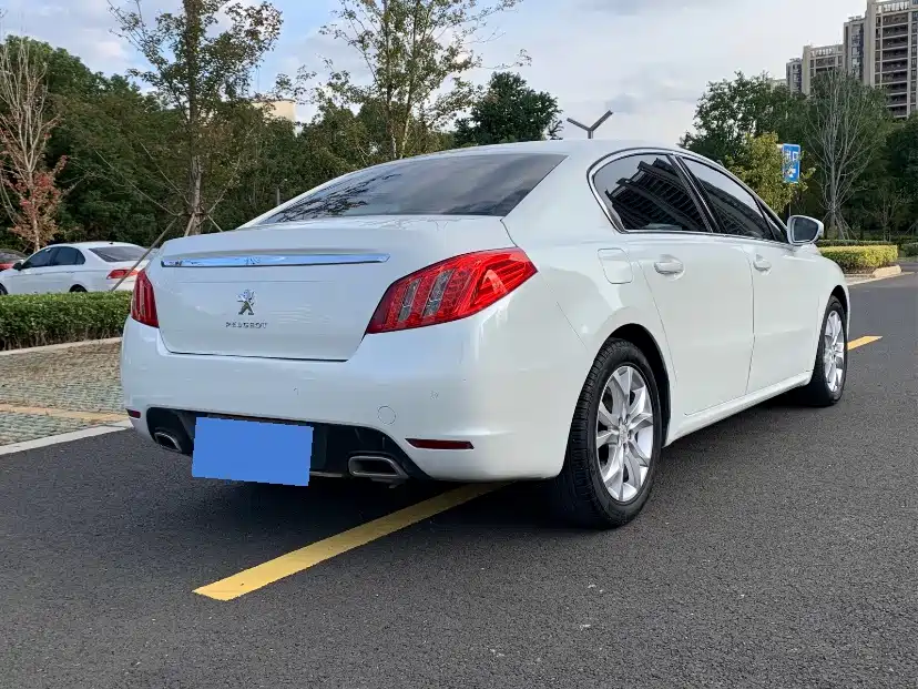 Peugeot 508 2011 2.3L Automatic Luxury Edition фото 4