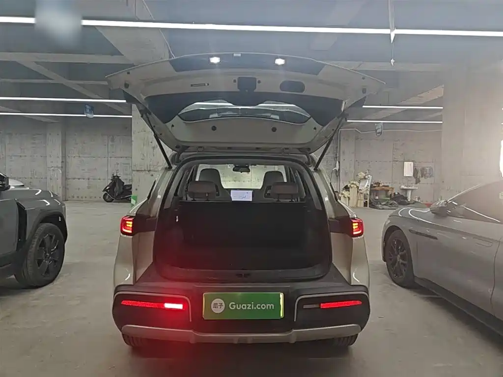BYD Yuan UP 2024 401KM Surpass Edition фото 19