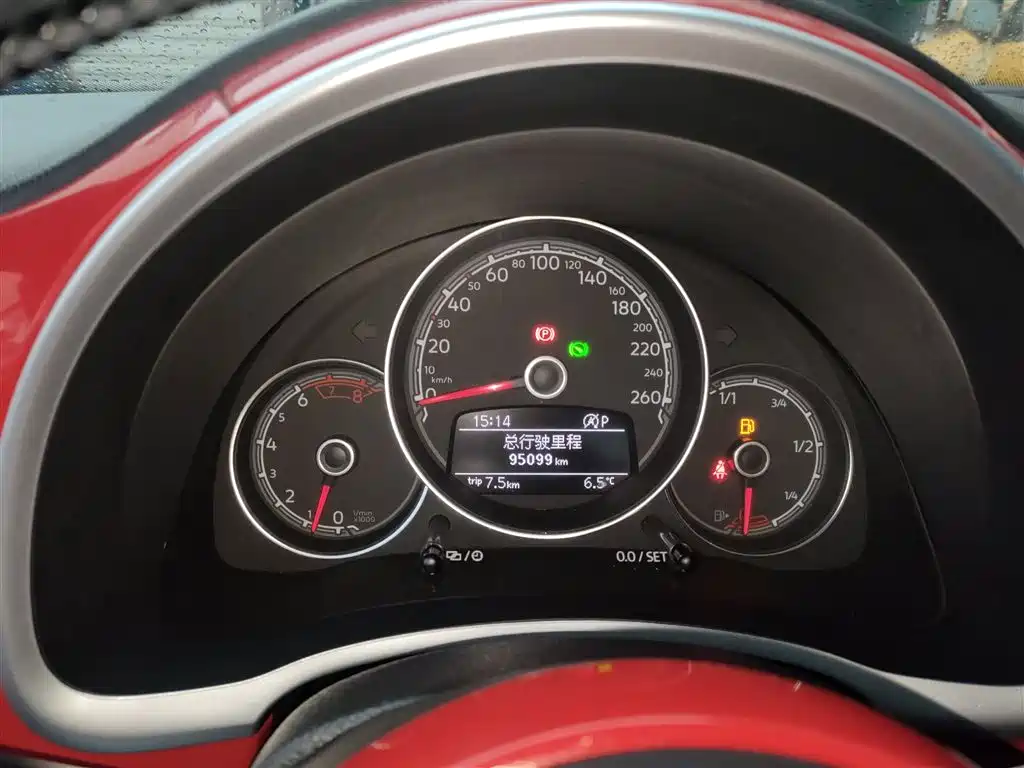 Volkswagen Beetle 2017 180TSI Enjoy фото 4