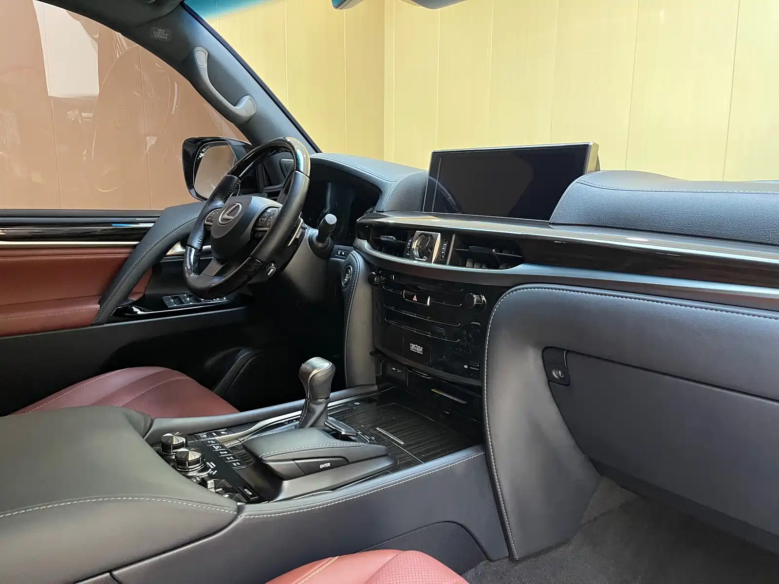 Фото 12 - Lexus LX