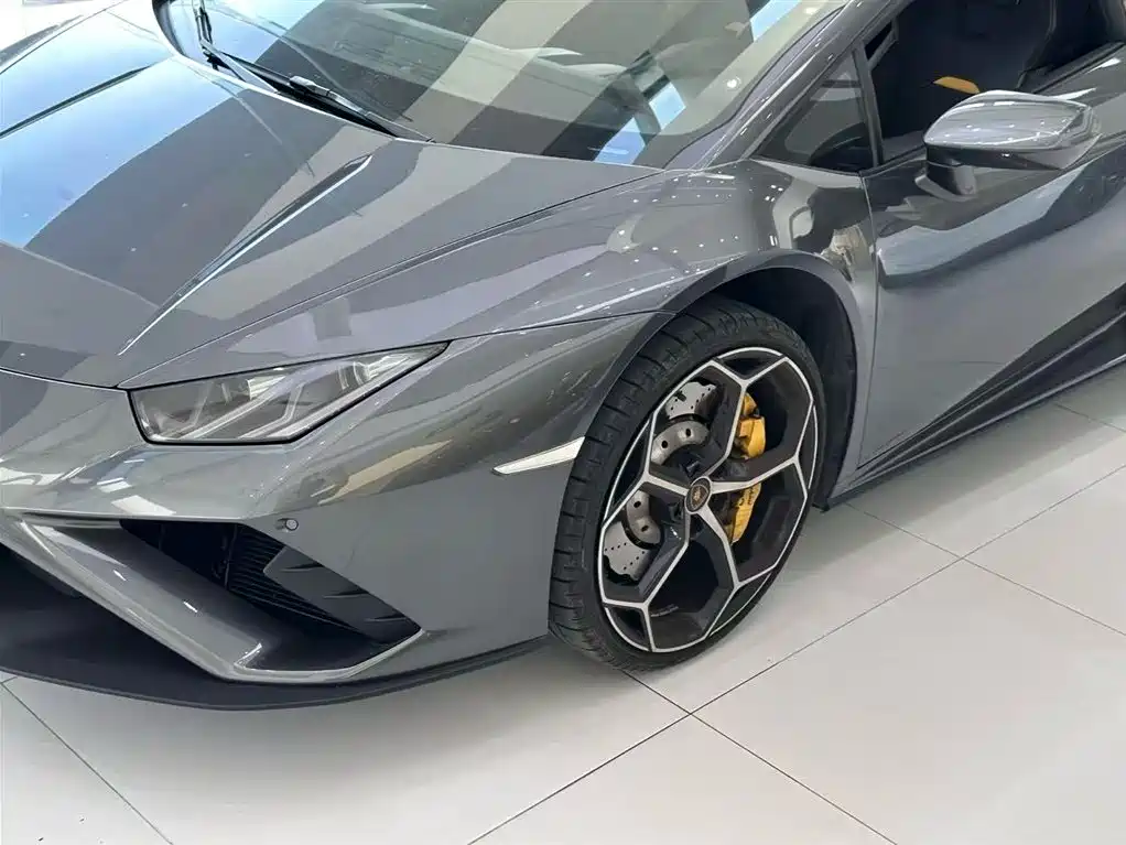 LAMBORGHINI HURACÁN