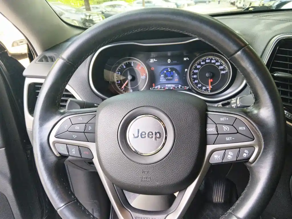 Jeep Cherokee 2019 2019 2.0T AWD Exploration Edition + Autonomous Driving Package (China V)