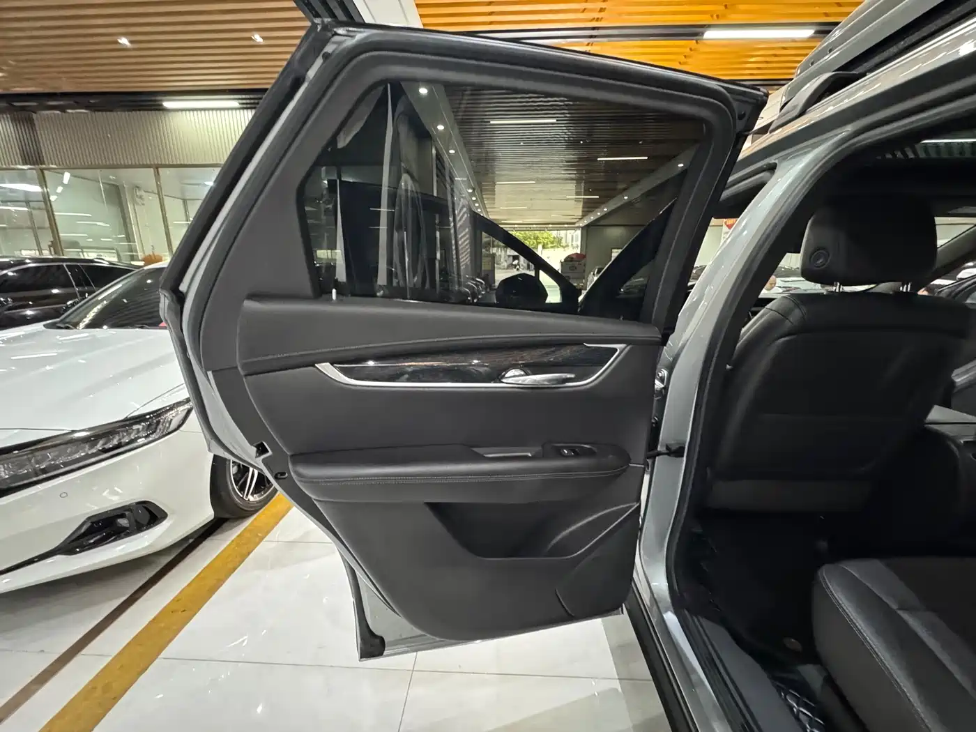 Cadillac XT5 2022 2.0T 2WD Luxury фото 7