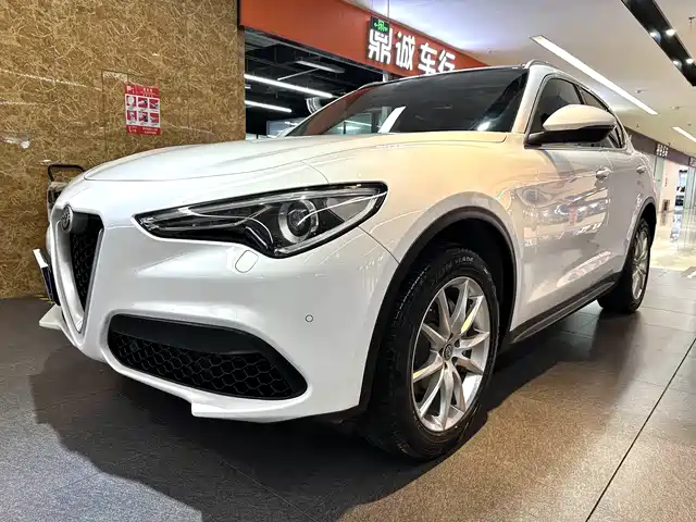  Alfa Romeo Stelvio 2017 2.0T 200HP Luxury Edition