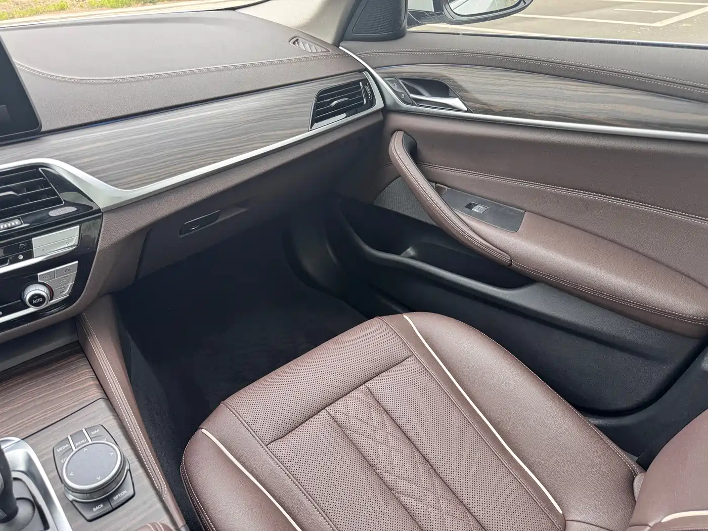 BMW 5 Series New Energy 2021 535Le Luxury Package фото 14
