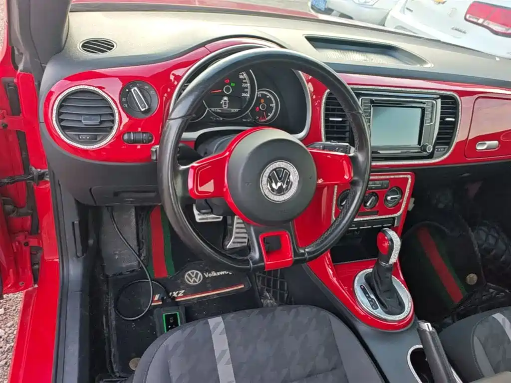 Volkswagen Beetle 2018 180TSI Trend Joy Edition фото 11