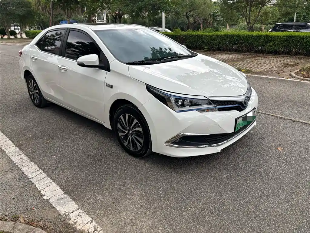 Toyota Corolla Twin Engine E+ 2020 1.8L E-CVT Comfort Edition фото 3