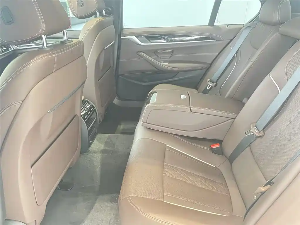 BMW 5 Series 2022 Model Second Facelift 525Li M Sport Package фото 13
