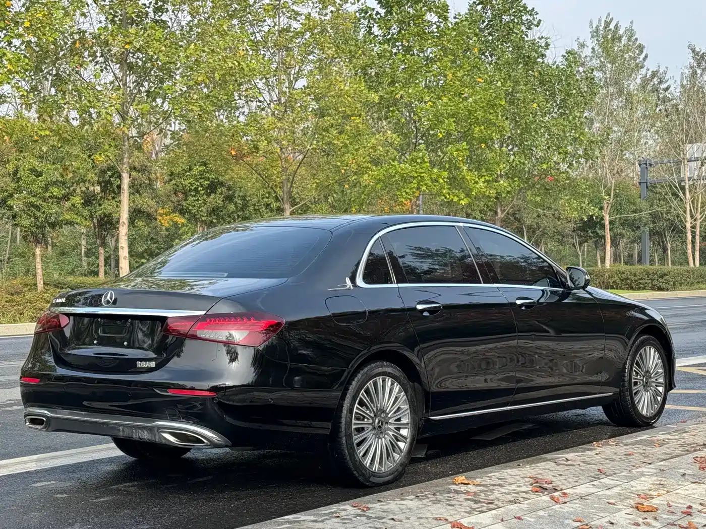 Фото 15 - Mercedes-Benz E-Class