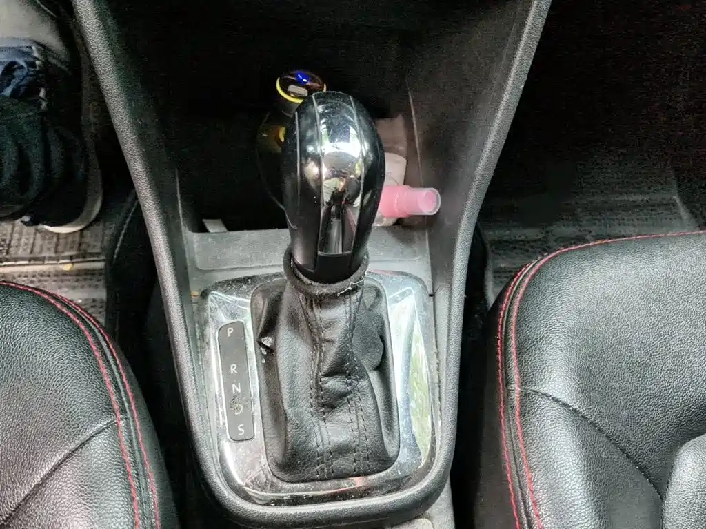 Volkswagen Jetta 2013 1.6L Automatic Fashion фото 7