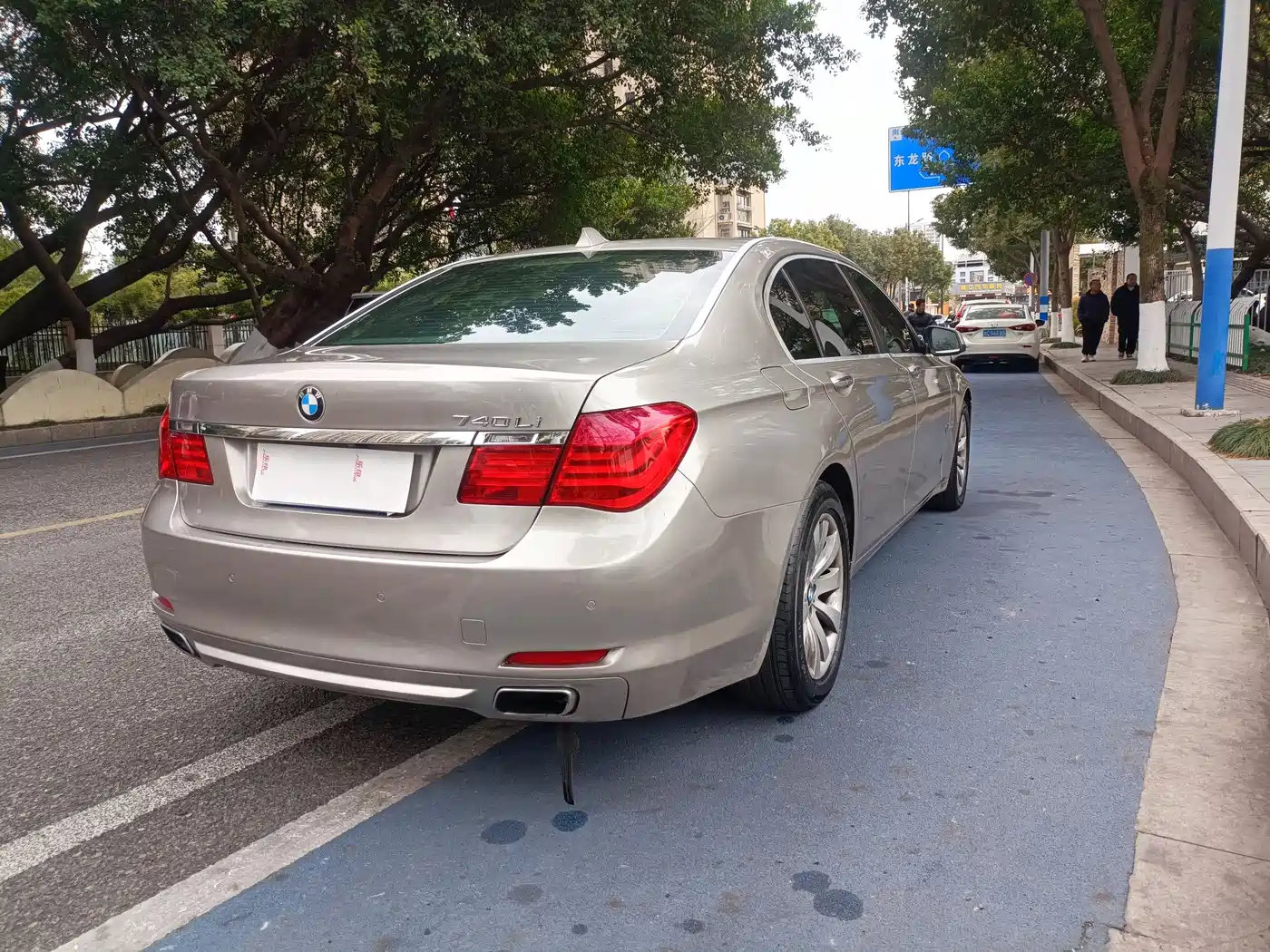 BMW 7 Series 2009 740Li Premium фото 7