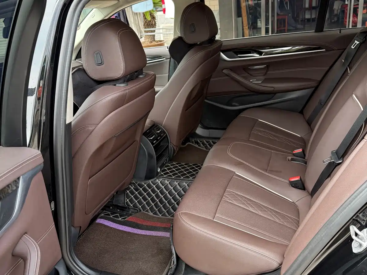 BMW 5 Series 2022 525Li M Sport Package фото 10