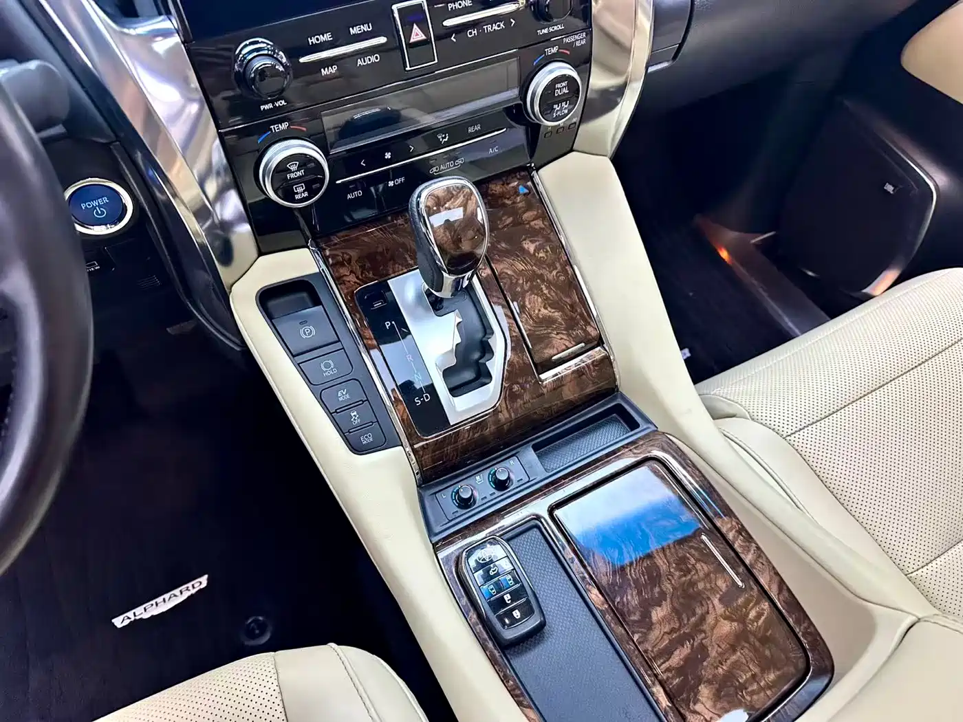 Toyota Alphard 2021 Hybrid 2.5L Luxury фото 18