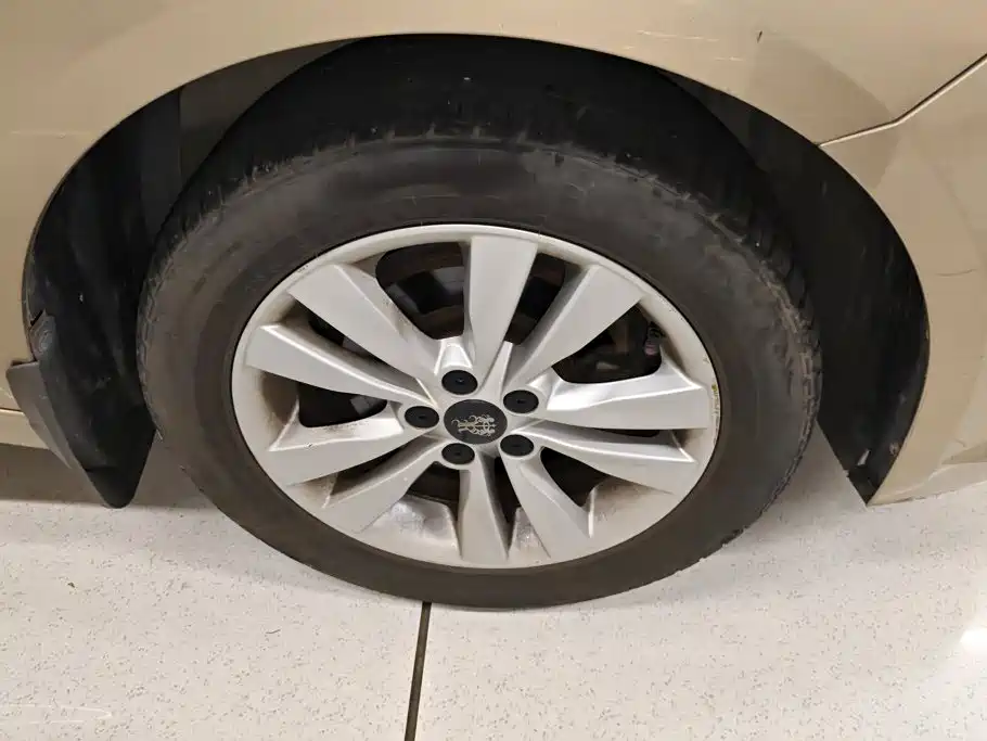 Фото 6 - Roewe 360