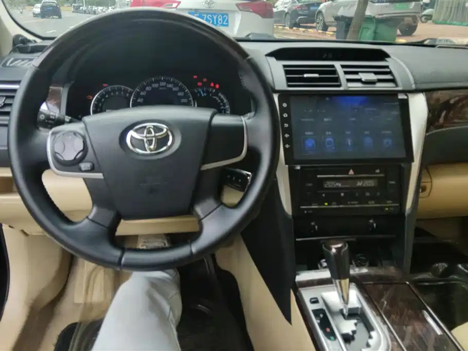 Toyota Camry 2015 2.0G Leading Edition фото 12