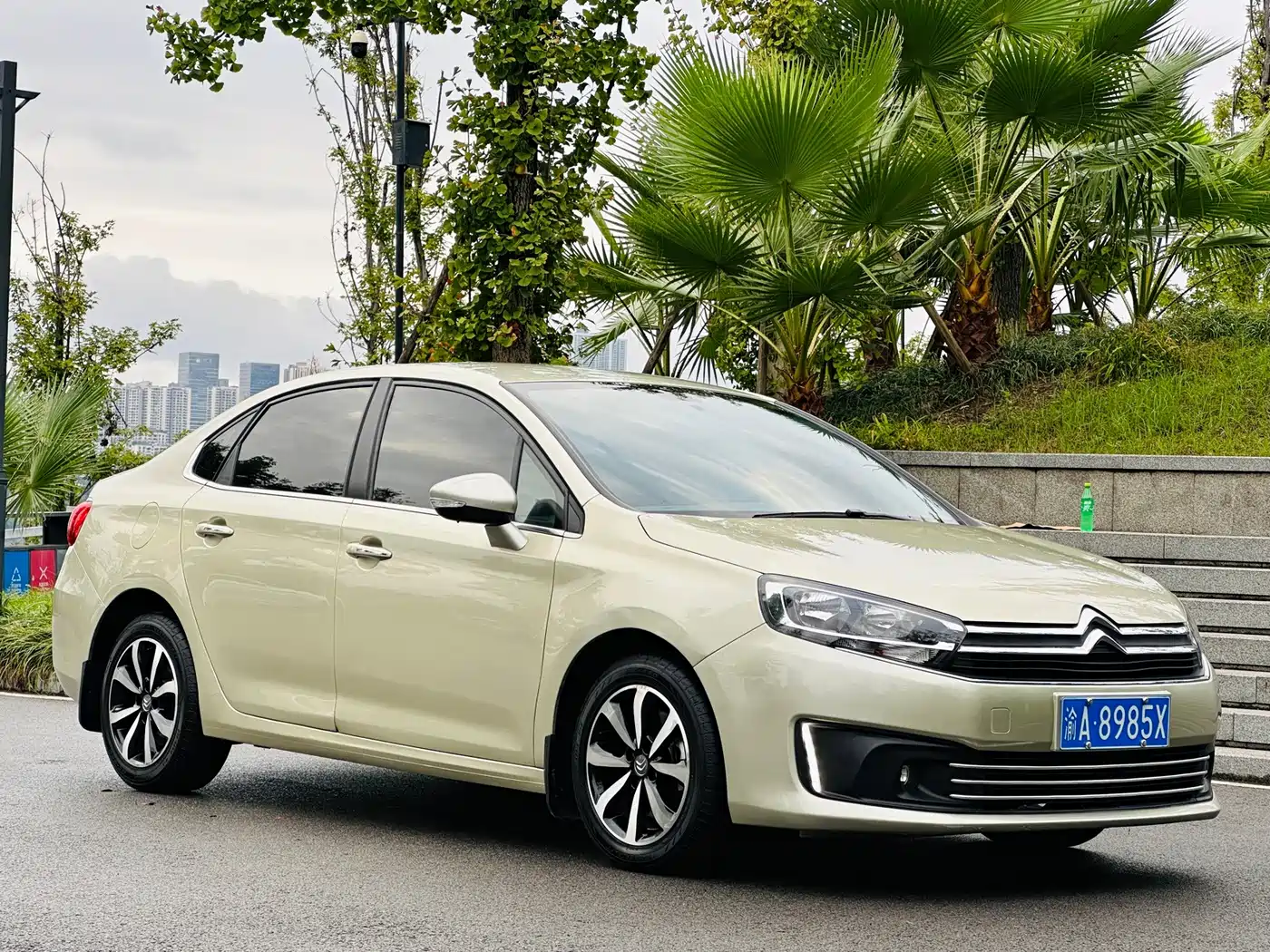 Citroën C4 C-Quatre 2016 2016 1.6L Automatic Luxury Model