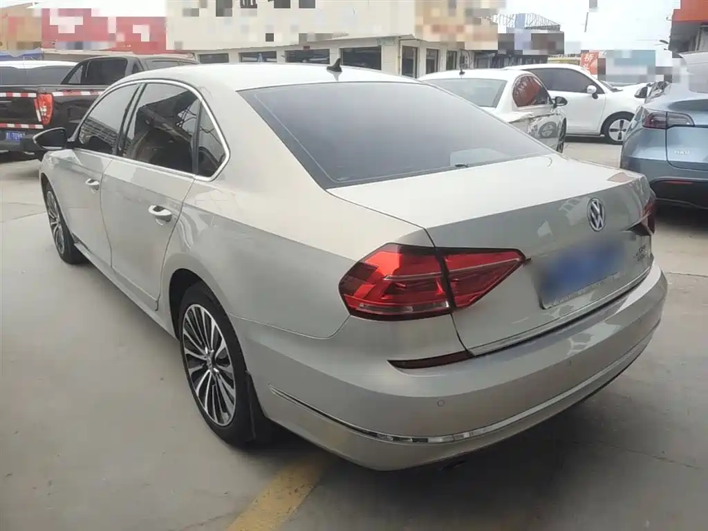 Volkswagen Passat 2016 330TSI DSG Executive Edition фото 5