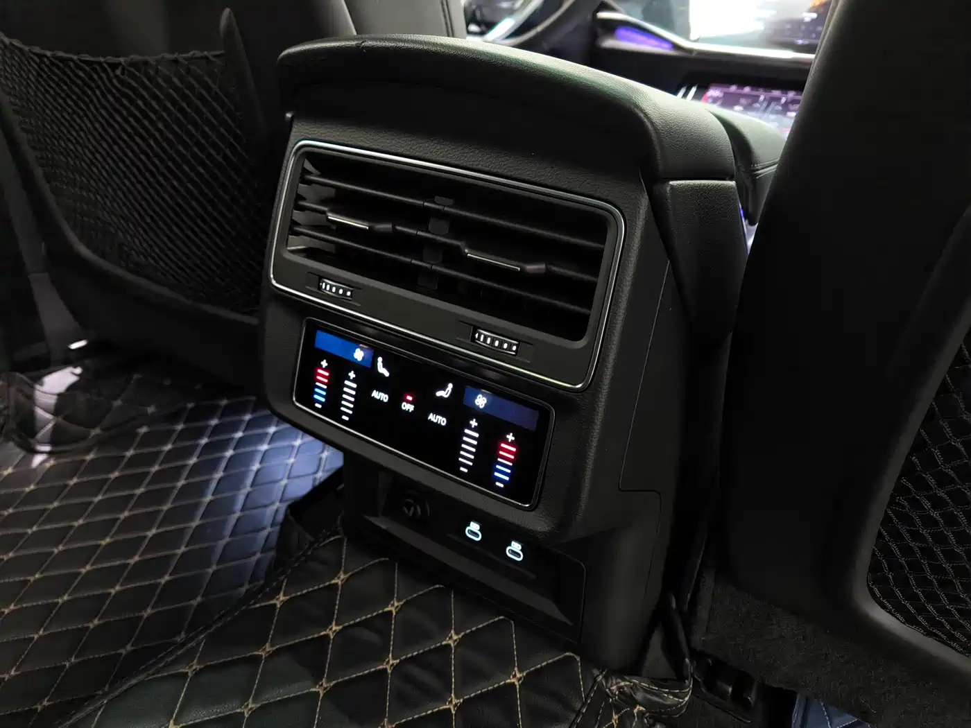 Audi Q8 2022 55 TFSI Luxury Dynamic фото 38