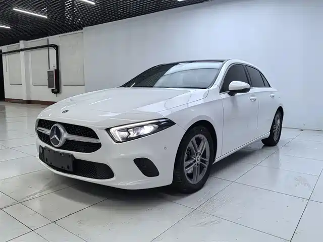 Mercedes-Benz A-Class (Import) 2019 A 200 Dynamic Version